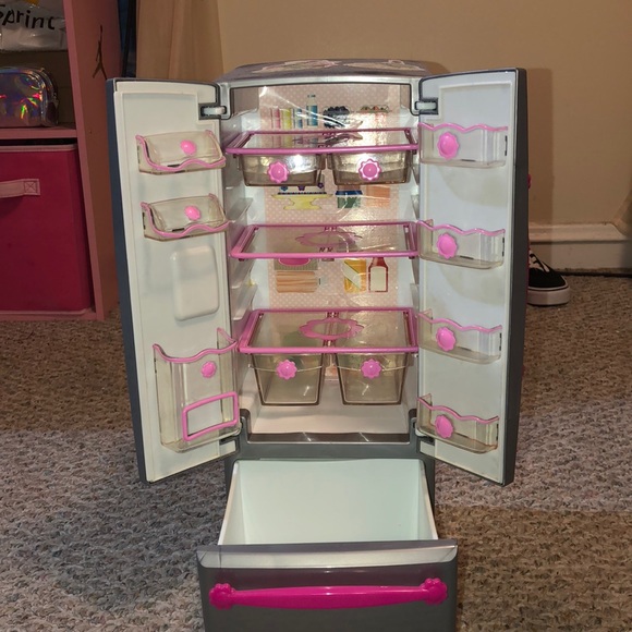 kids play fridge